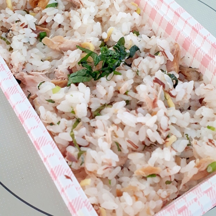混ぜるだけ!時間もおかずもない時のお弁当。鯖ご飯。